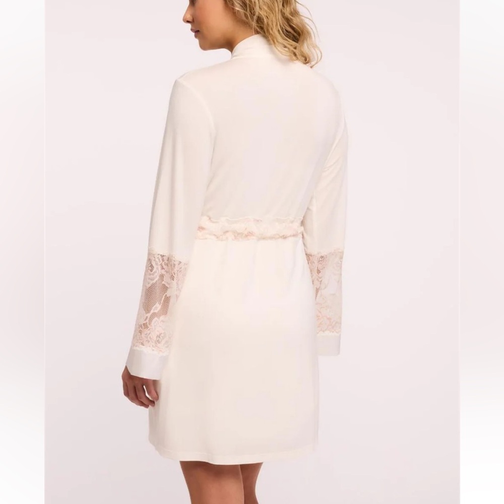 Fleur’t Bridal Robe - Picture 4 of 6